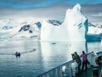 Cruising amid Antarctic icebergs © Dietmar Denger - Oceanwide Expeditions.jpg_Dietmar Denger