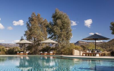 Emirates-One&Only-Wolgan-Valley_Blue-Mountains_Pool-Umbrellas