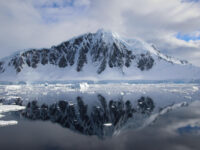Gateway to The Gullet © Rhiannon Thomas - Oceanwide Expeditions.jpg_Rhiannon Thomas