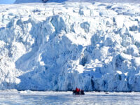Glacier, Zodiac cruising, Svalbard, Juli © Nikki Born-Oceanwide Expeditions.jpg_Nikki Born
