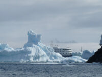Icebergs by Detaille island © Ria van Zessen - Oceanwide Expeditions.jpg_Ria van Zessen