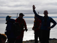 Kapp Lee, silouettes © Geert Kroes - Oceanwide Expeditions.jpg_Geert Kroes