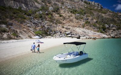 Lizard-Island_Great-Barrier-Reef_Dingy-Couple-Beach