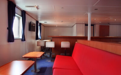 Ortelius_Bar & Observation lounge © Monica Salmang-Oceanwide Expeditions (2).jpg_Monica Salmang