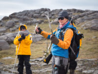 QuarkExpeditions_Spitsbergen-Explorer_annie_inglis_interpreting_sundneset_svalbard_hiking_Credit-AcaciaJohnson_2