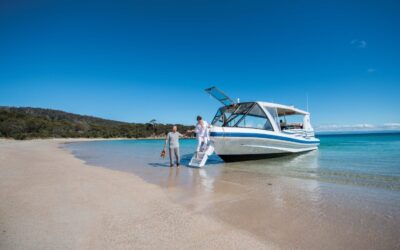 Saffire_Freycinet_Couple-Boat