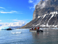 Zodiac cruising, Svalbard © Geert Kroes - Oceanwide Expeditions.jpg_Geert Kroes